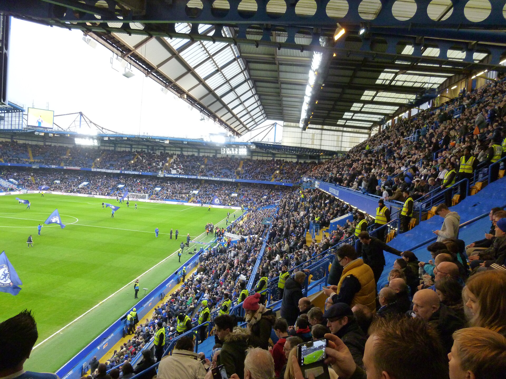 Fans på Stamford Bridge under en kamp