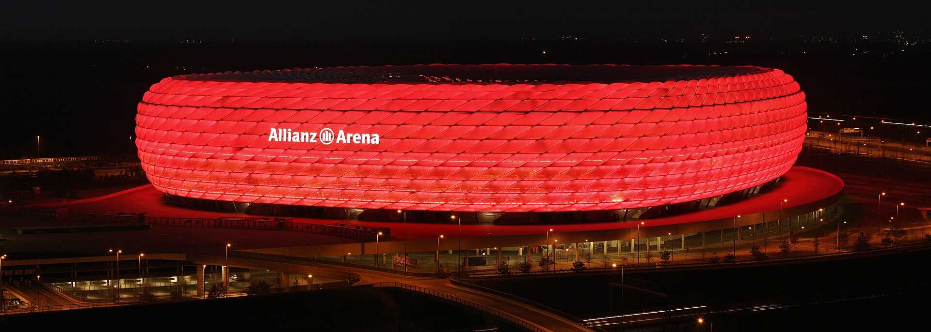 Allianz Arena oplyst om aftenen