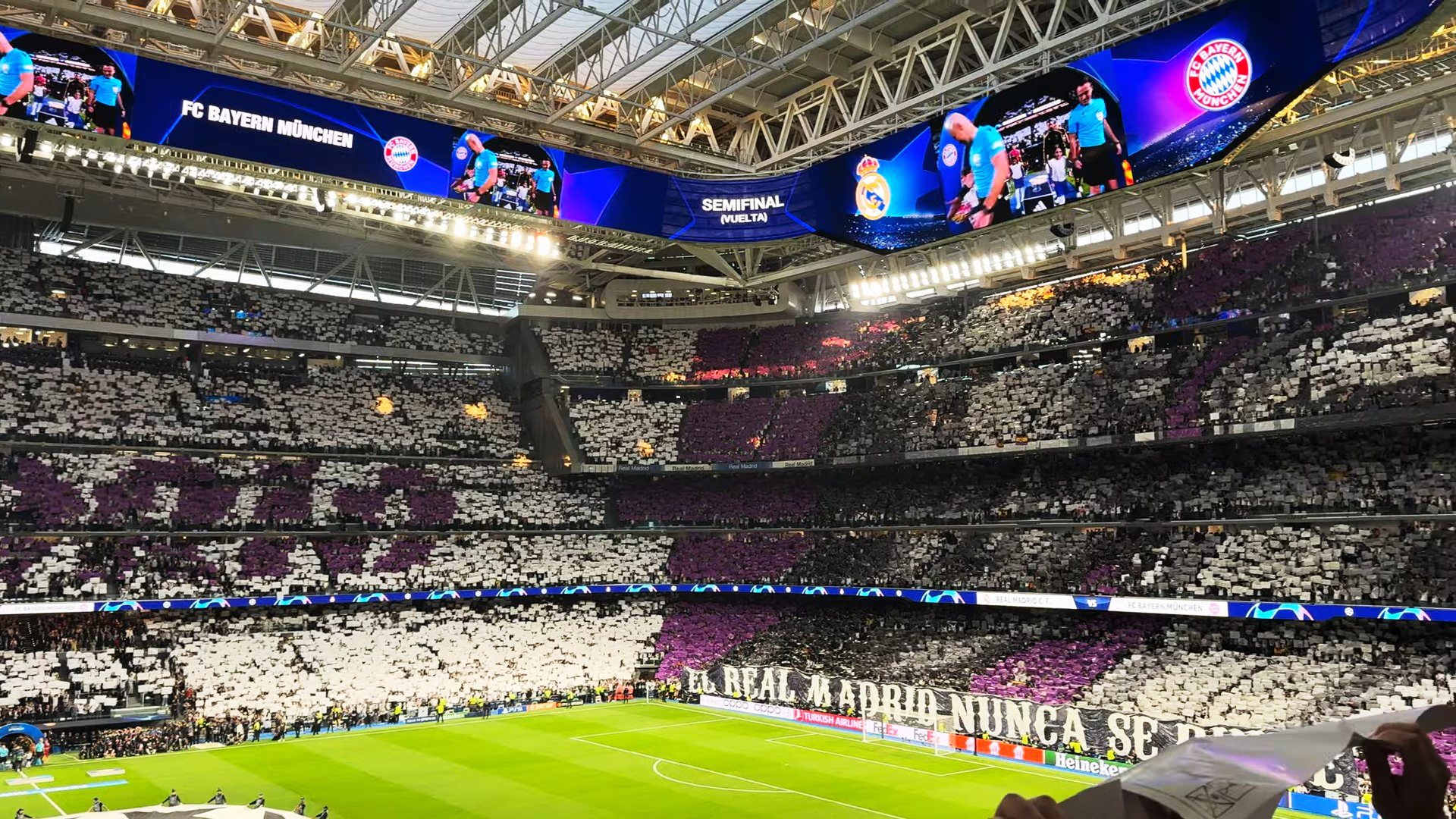 Fyldt Santiago Bernabéu med tifo og nyt tag